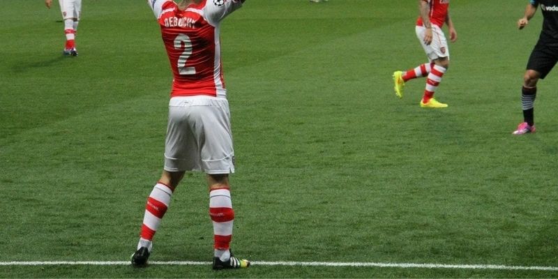 Một pha thoát xuống đầy dũng mãnh của cầu thủ biên trái, bỏ lại hàng hậu vệ đối phương