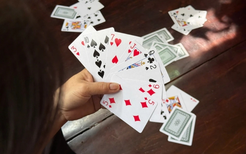 Luật phạt khi bị ăn bài: Phạt một cây, phạt cây chốt và đền làng.