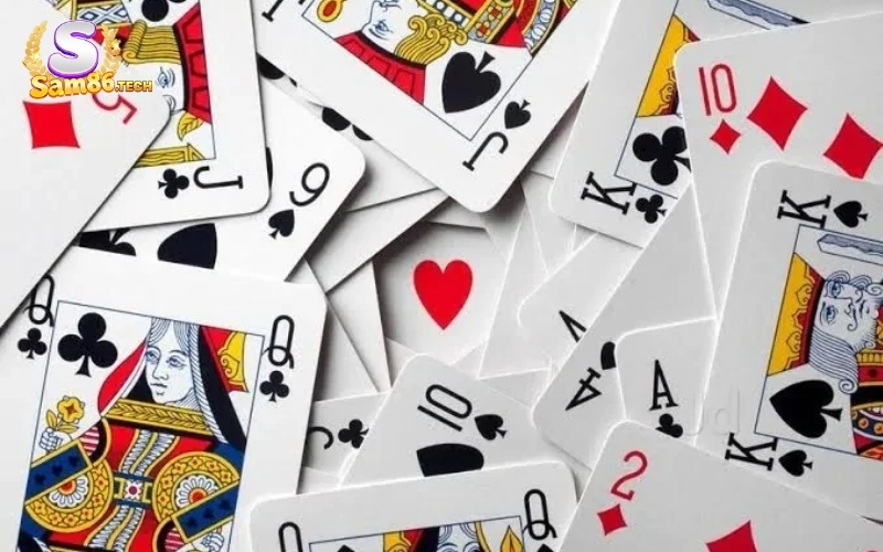 Sự tiến hóa của bài lá: Hành trình từ giấy mỏng đến nhựa cao cấp.